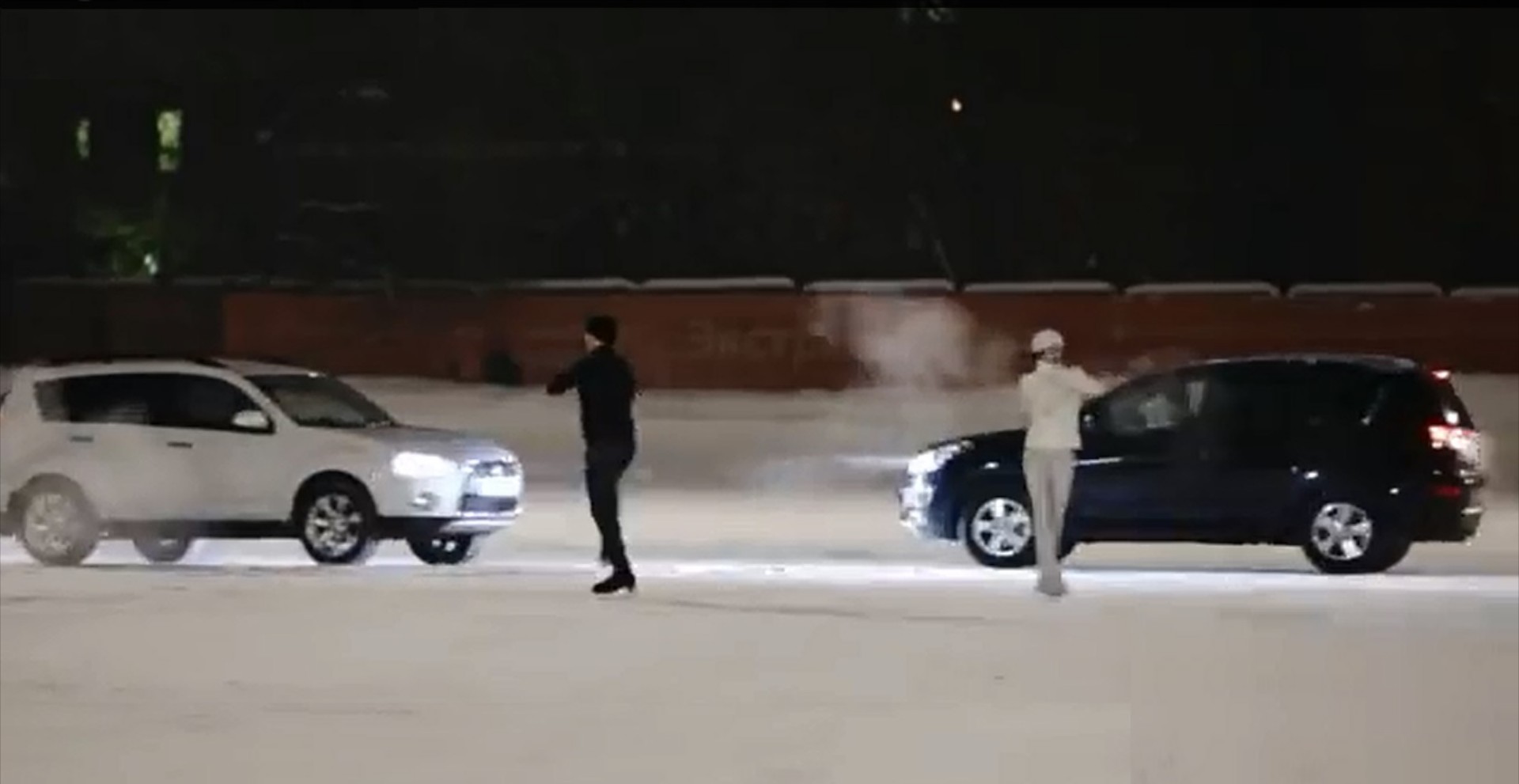 VIDEO: Μηχανές χορού και χορευτές στον πάγο