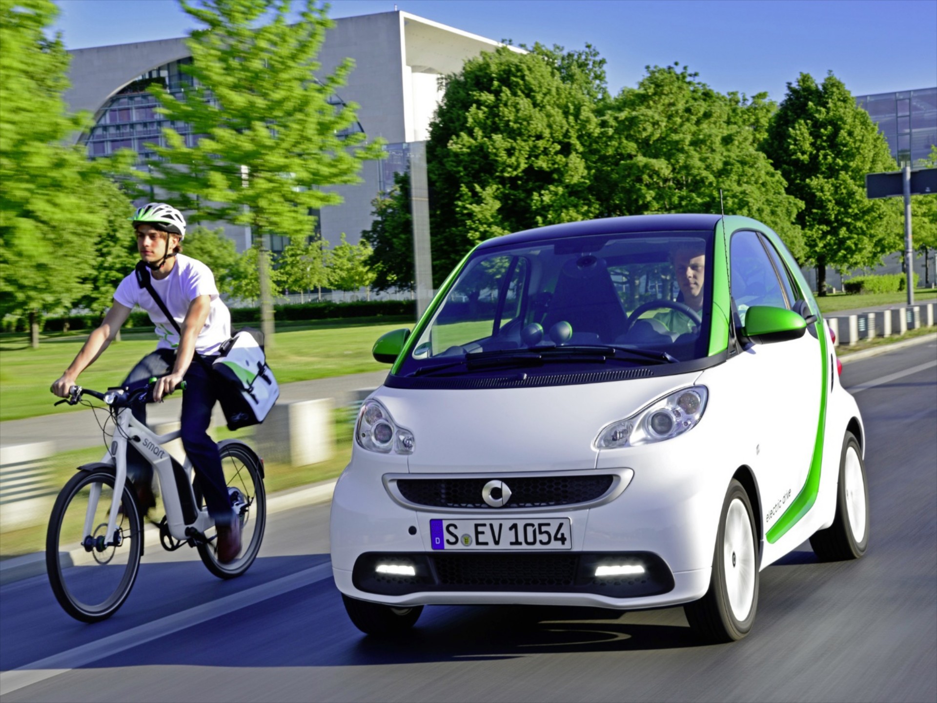 Daimler: Θα κατασκευάζει δικές της μπαταρίες

