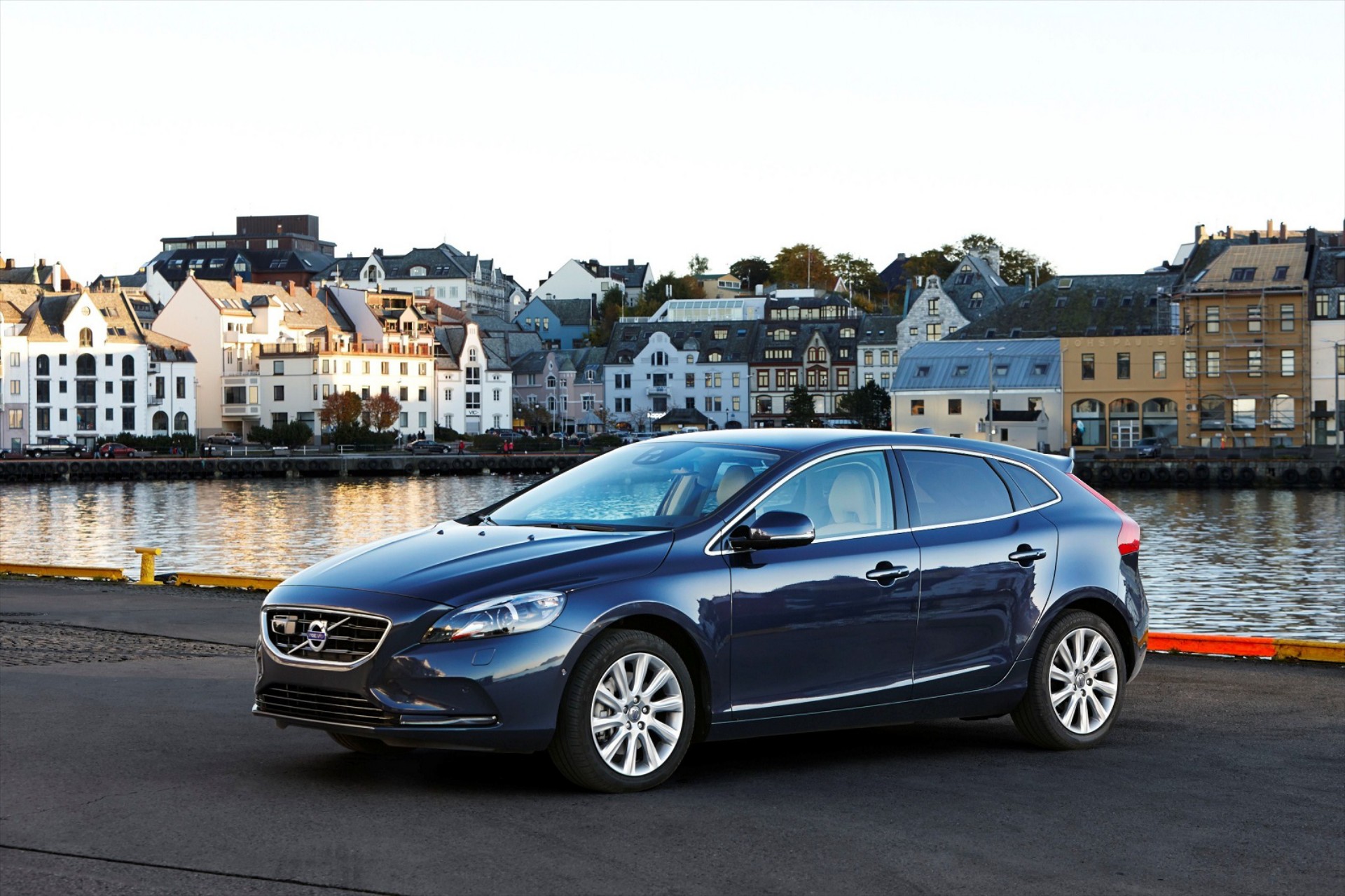 Volvo V40 & V40 XC πρώτα σε πωλήσεις