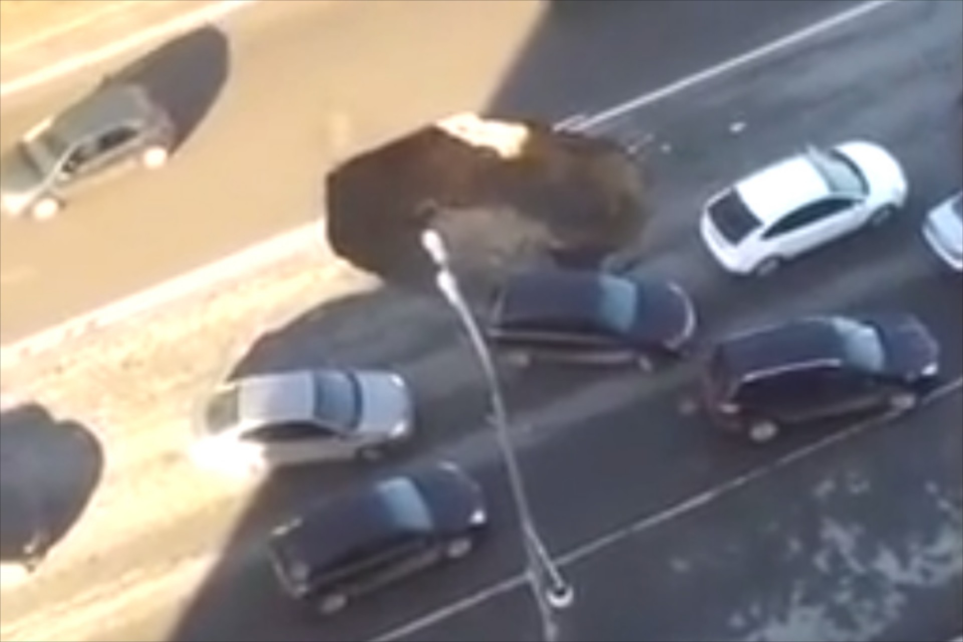 VIDEO: Θα ανοίξει η γης να σε καταπιεί…
