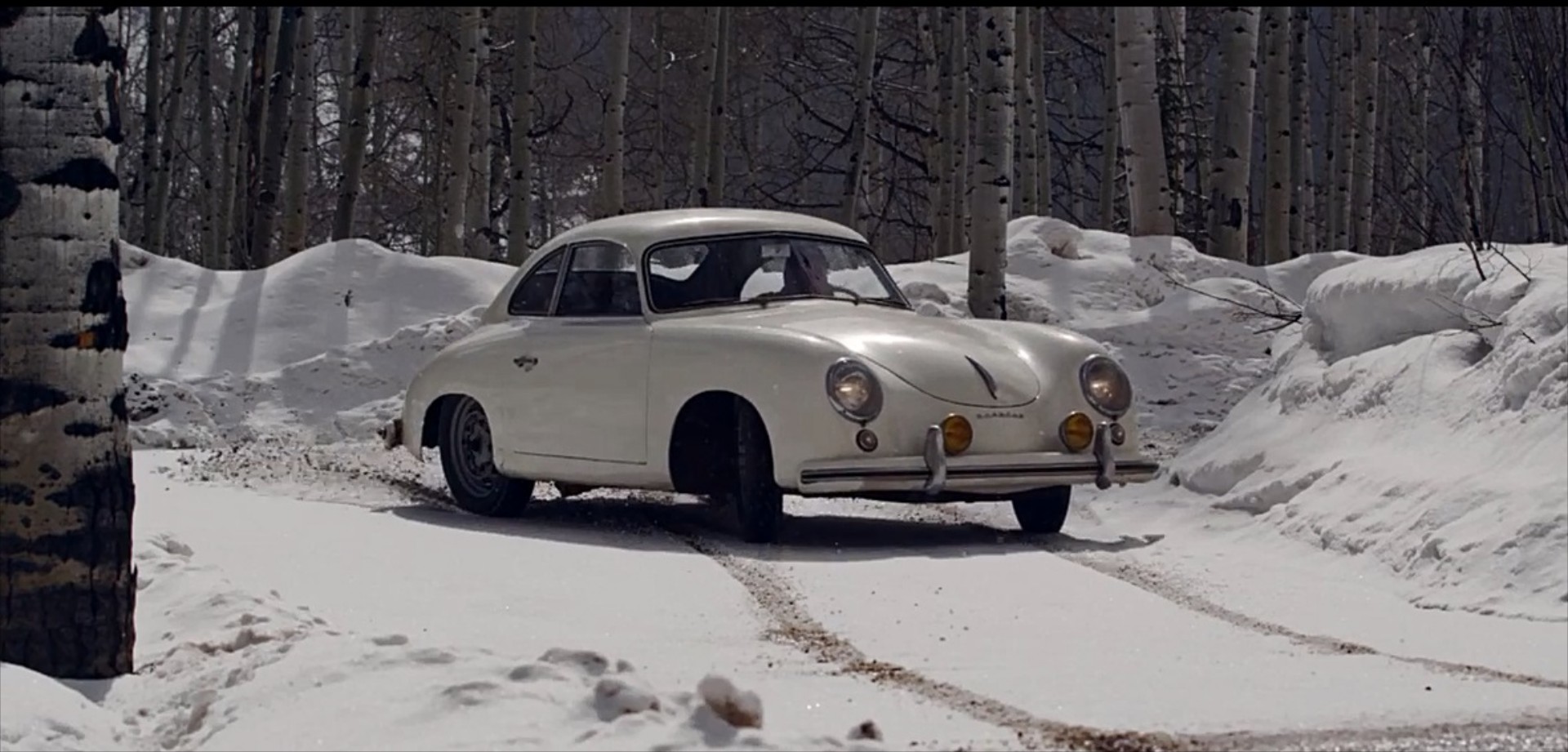 VIDEO: Ντριφτάροντας στο χιόνι με Porsche 356