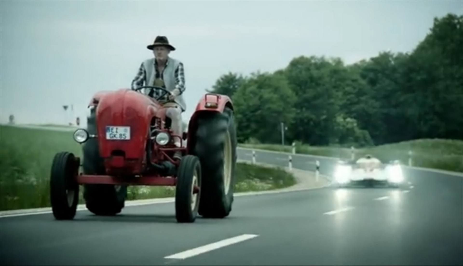 Video: Το Audi R18 e-tron μας υποδέχεται στο Le Mans

