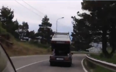 Απίστευτη μεταφορά αυτοκινήτου στη Ρωσία