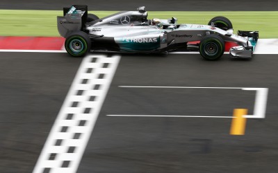 GP M. Βρετανίας: Κέρδισε ο Hamilton, εγκατέλειψε ο Rosberg