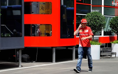 Νικητής και σε αγώνα … με μηχανές κουρέματος γκαζόν ο Raikkonen