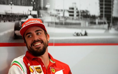 Περιμένει να δει πως θα εξελιχθεί η μάχη στην Mercedes ο Alonso