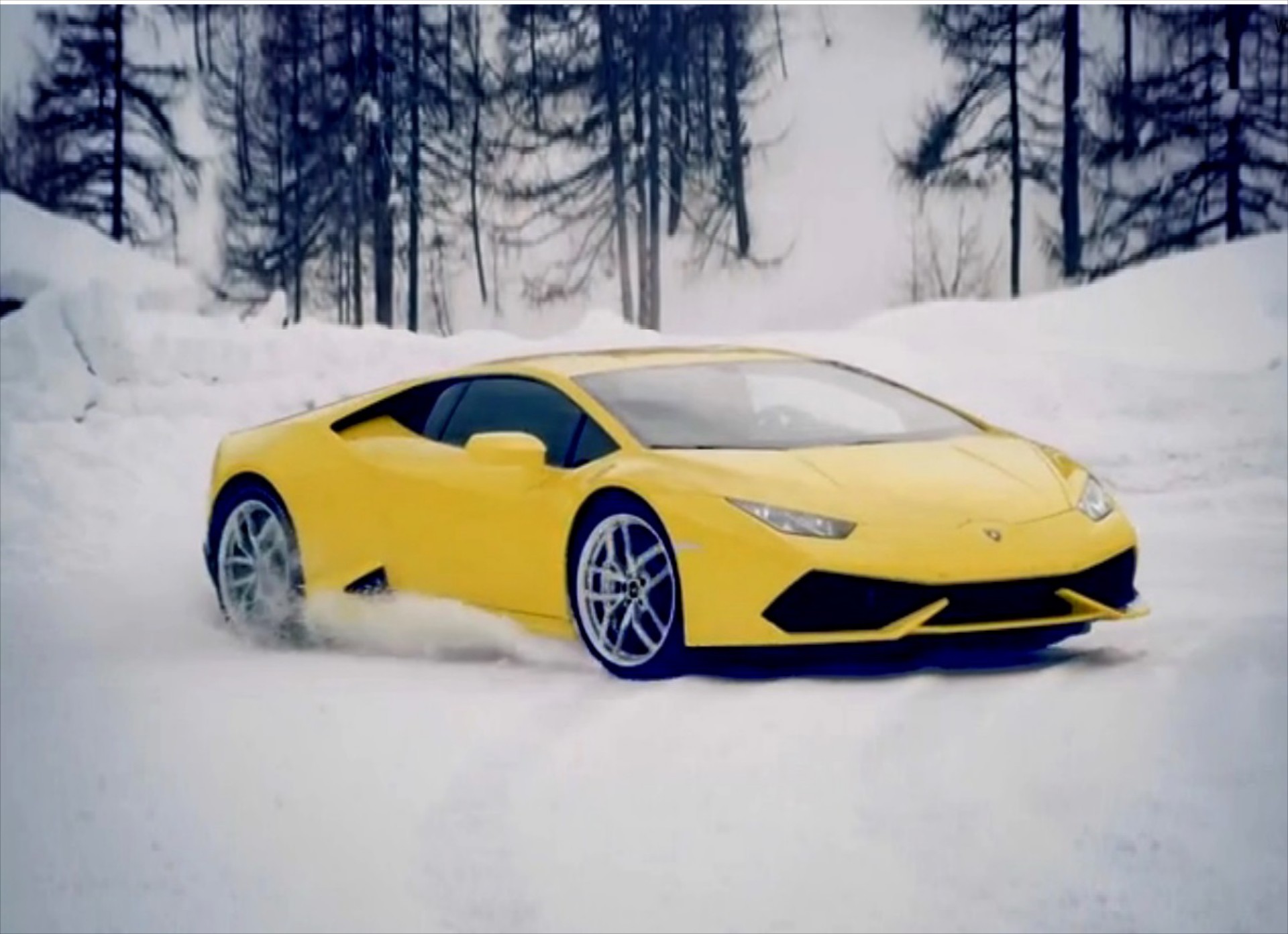 Μια Lamborghini Huracan «παίζει» με το χιόνι (VIDEO)