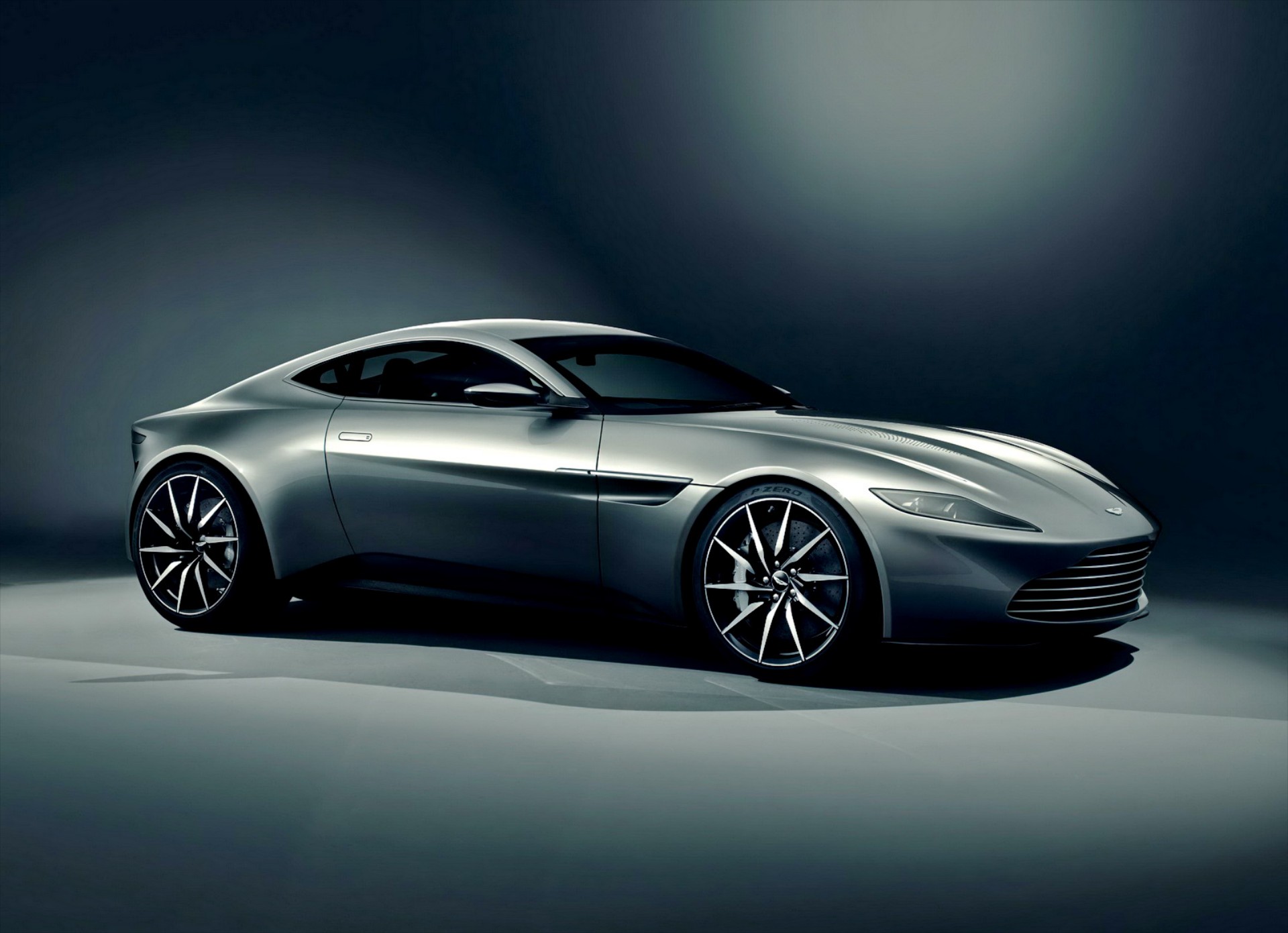 Εθεάθησαν 4 Aston Martin DB10 (VIDEO)