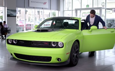 Έτσι νιώθεις όταν κάθεσαι μέσα σε Dodge Challenger; (VIDEO)
