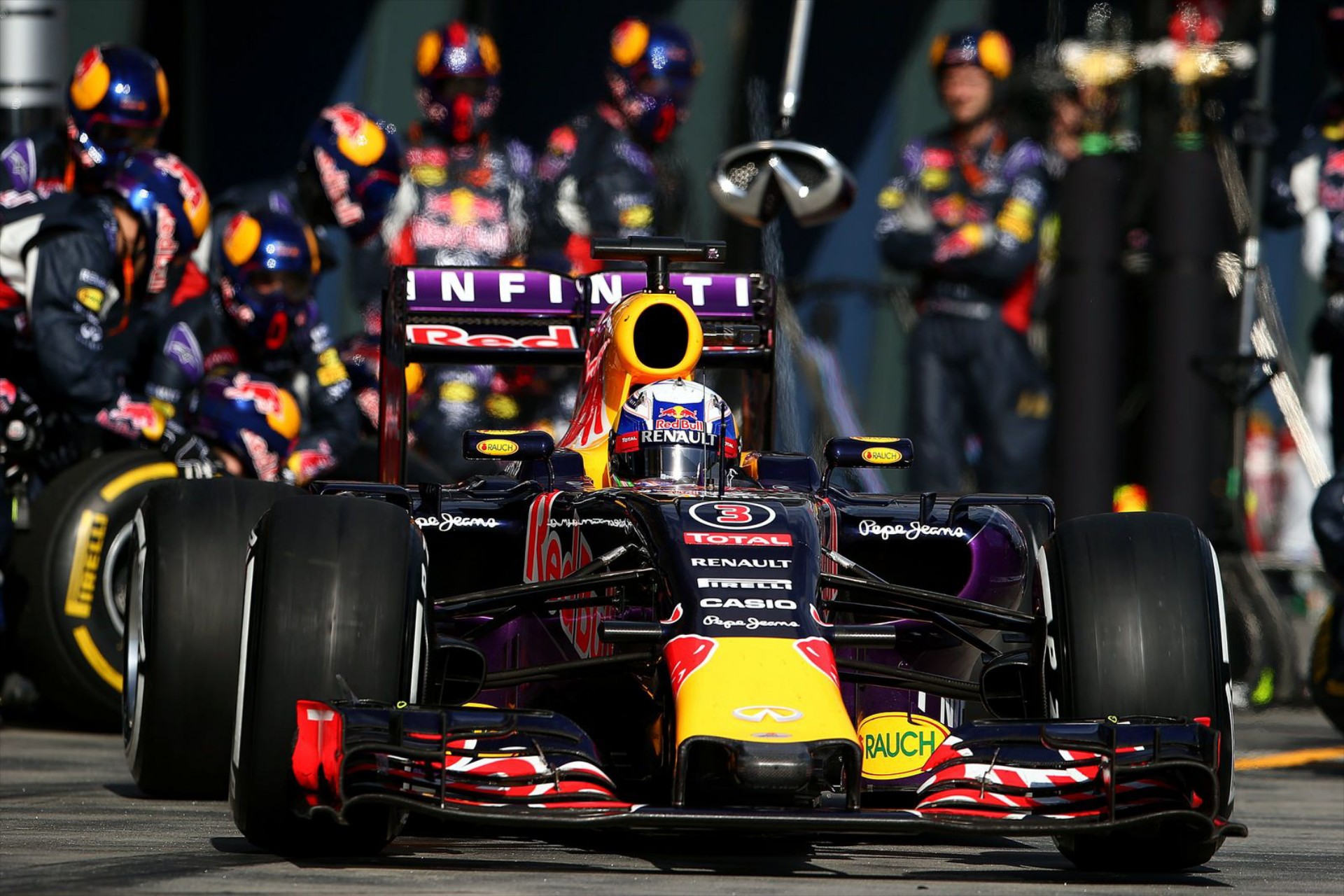 «Σφαλιάρες» ανάμεσα σε Mercedes και Red Bull Racing
