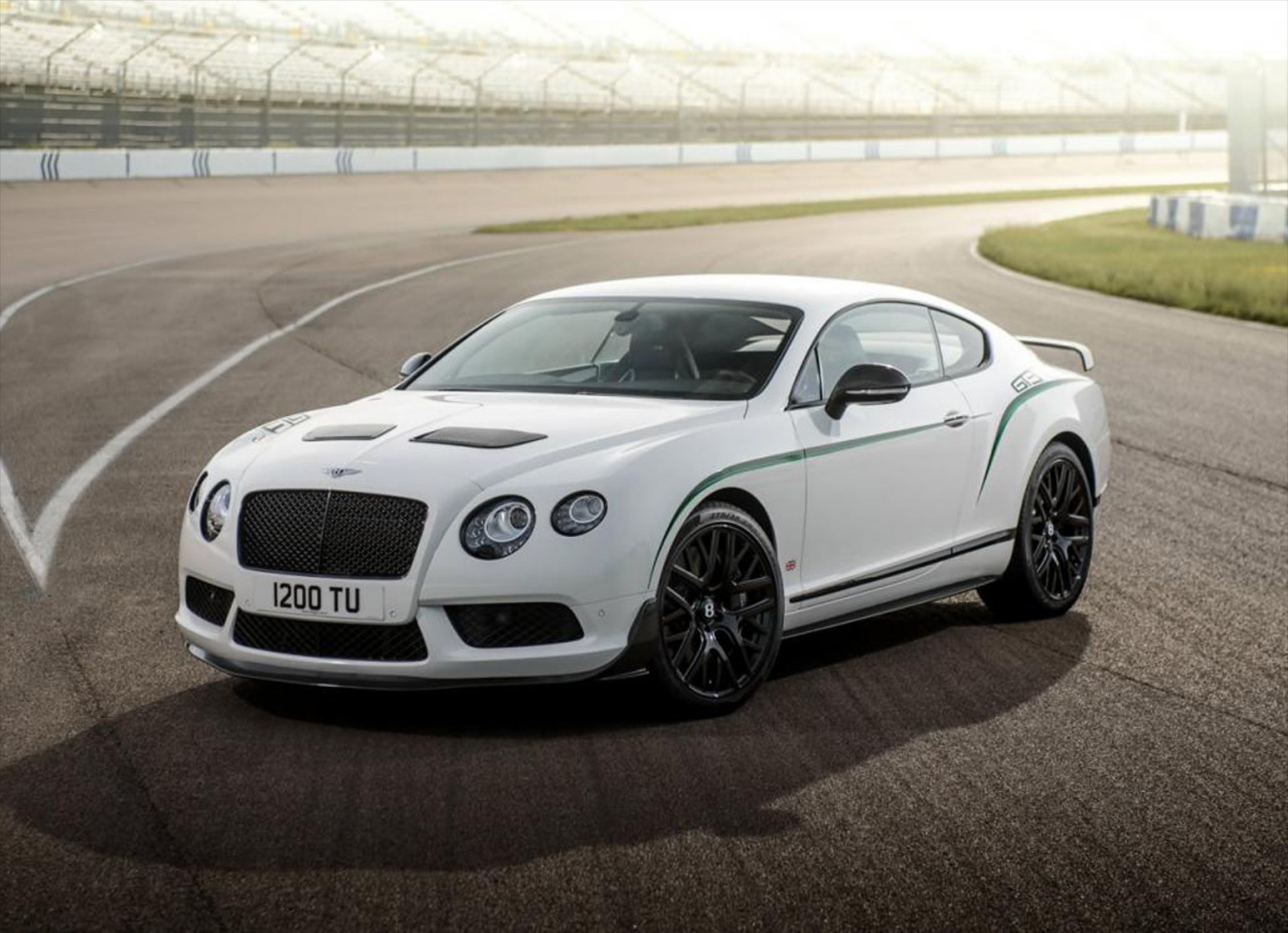 «Σκληροπυρηνική» πισωκίνητη Bentley το 2016