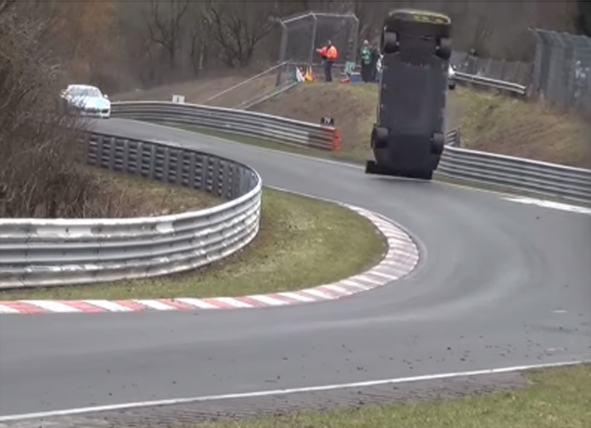 Τρομακτικό δυστύχημα στο Nurburgring (VIDEO)