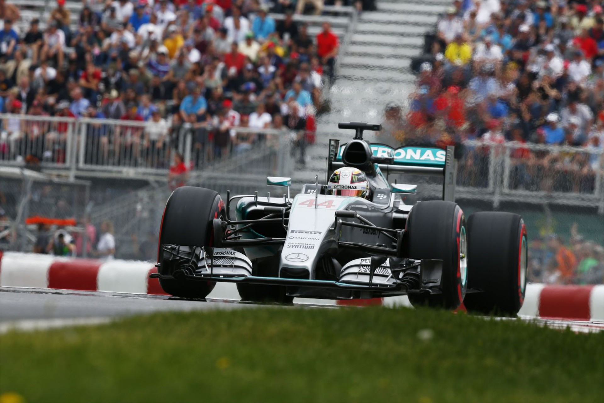 GP Καναδά: Χαλαρά στην pole position o Hamilton
