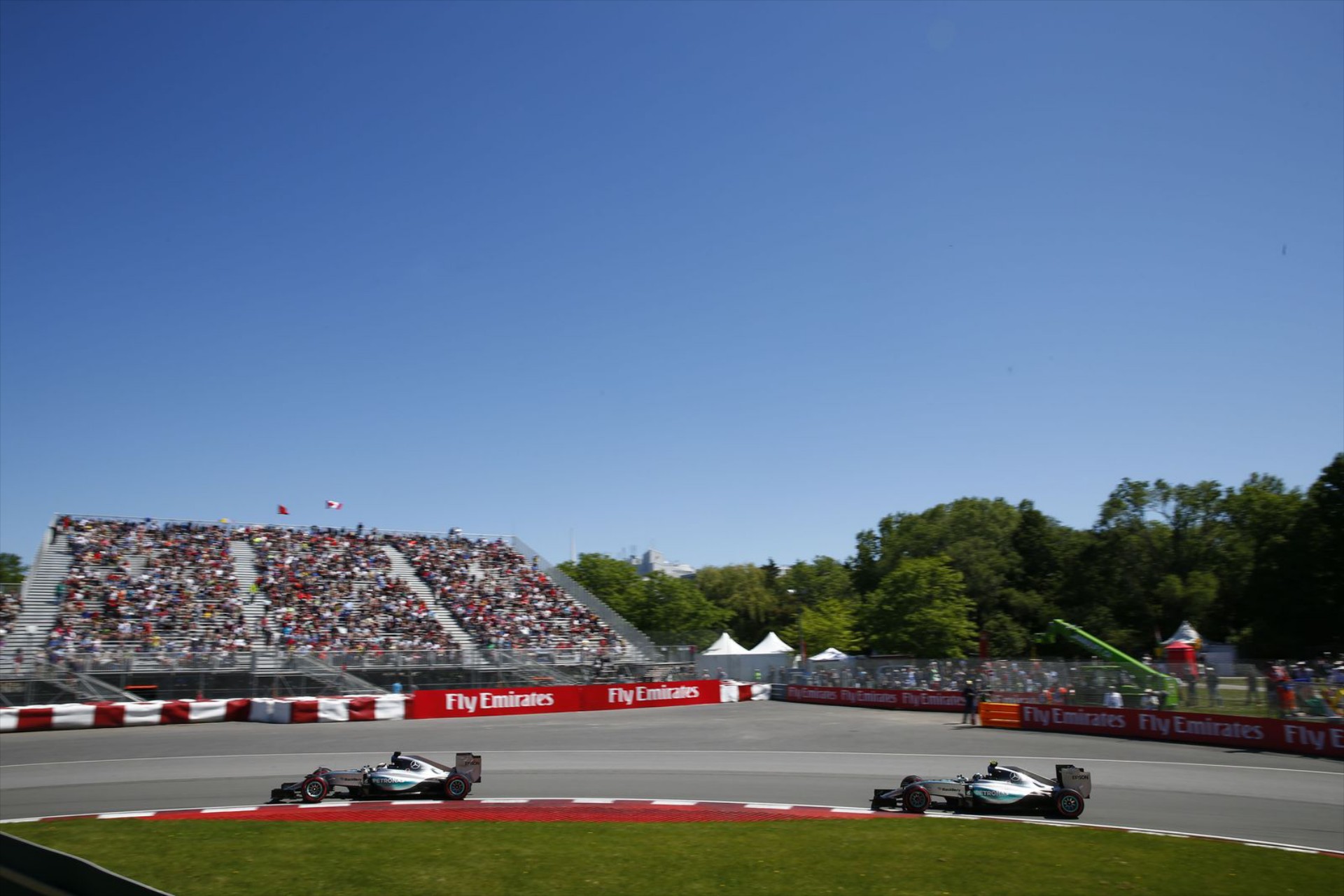 Ευνοείται ο Hamilton από τη Mercedes;