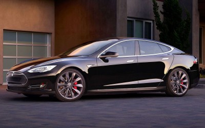 Tesla: Οι ταχυφορτιστές είναι το μέλλον