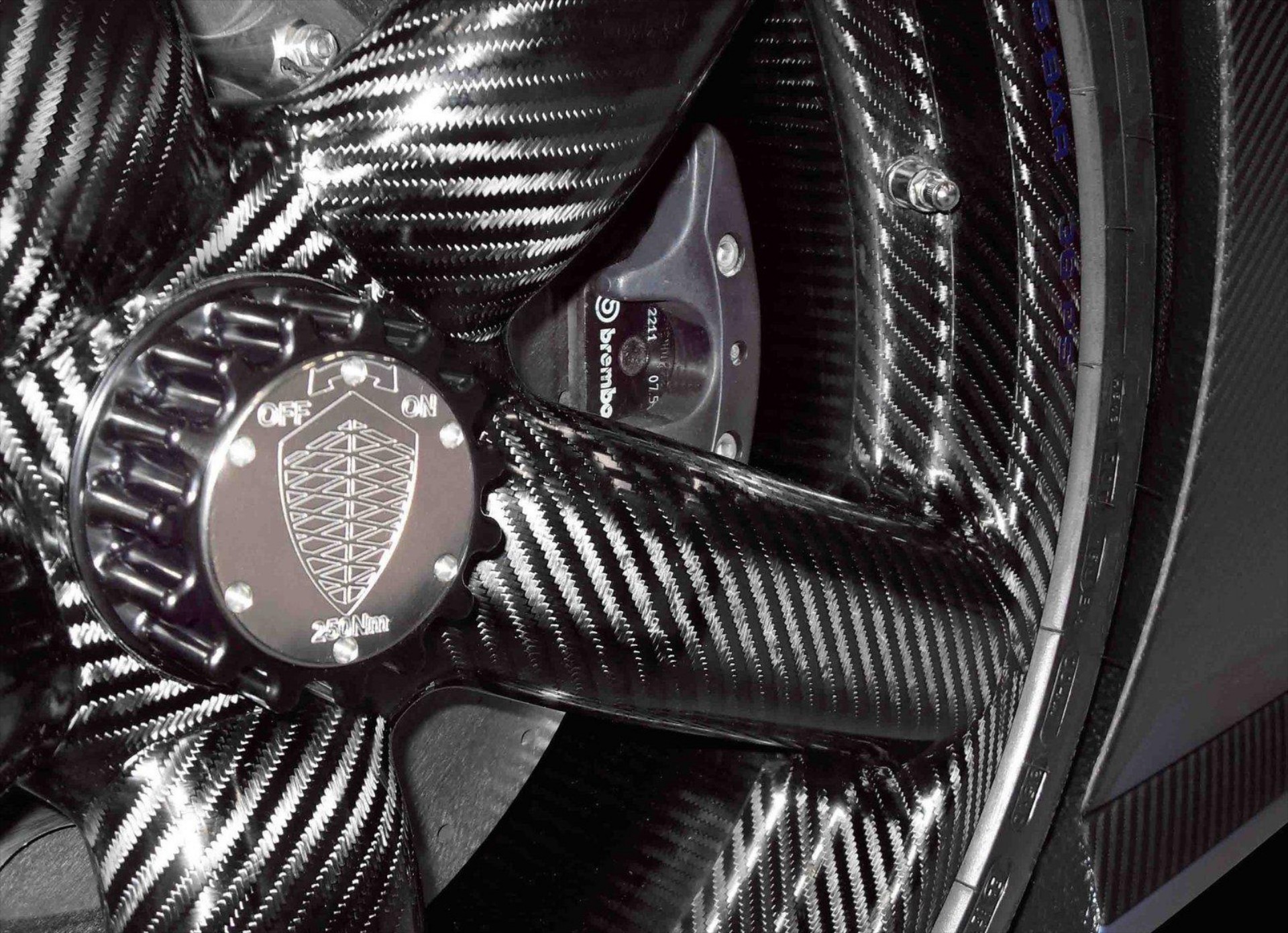 H Volkswagen ετοιμάζει ανθρακονημάτινες ζάντες;