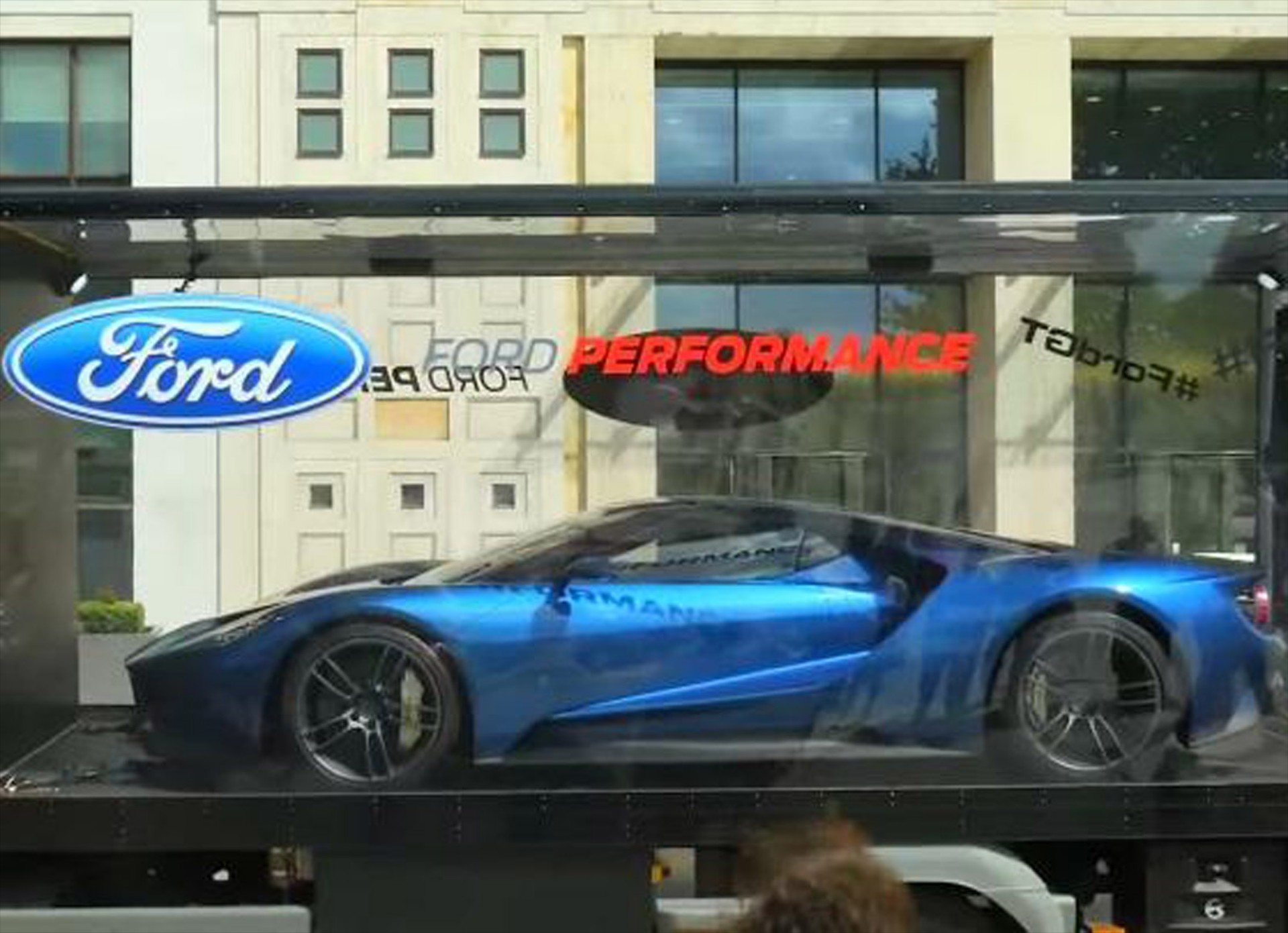 Τι κάνει το Ford GT επάνω στο φορτηγό; (VIDEO)