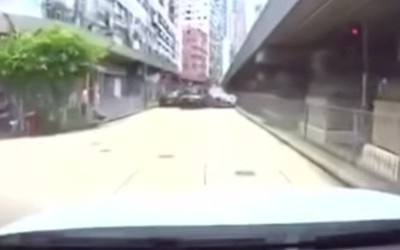 Μία Ferrari 458 Italia «σταματάει» πάνω σε van (VIDEO)