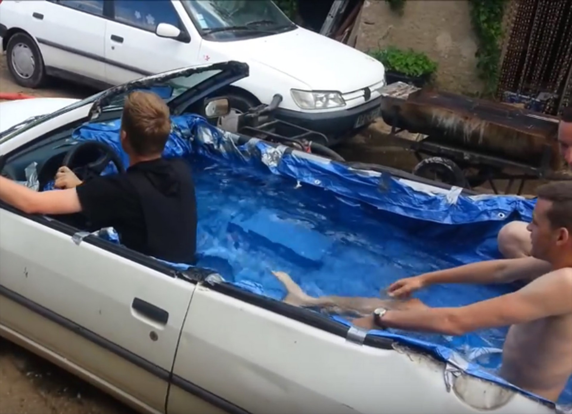 Μία… (αυτο)κινητή πισίνα! (VIDEO)
