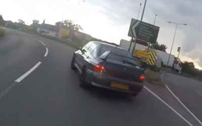 «Εξυπνάκιας» με Mitsubishi EVO (VIDEO)