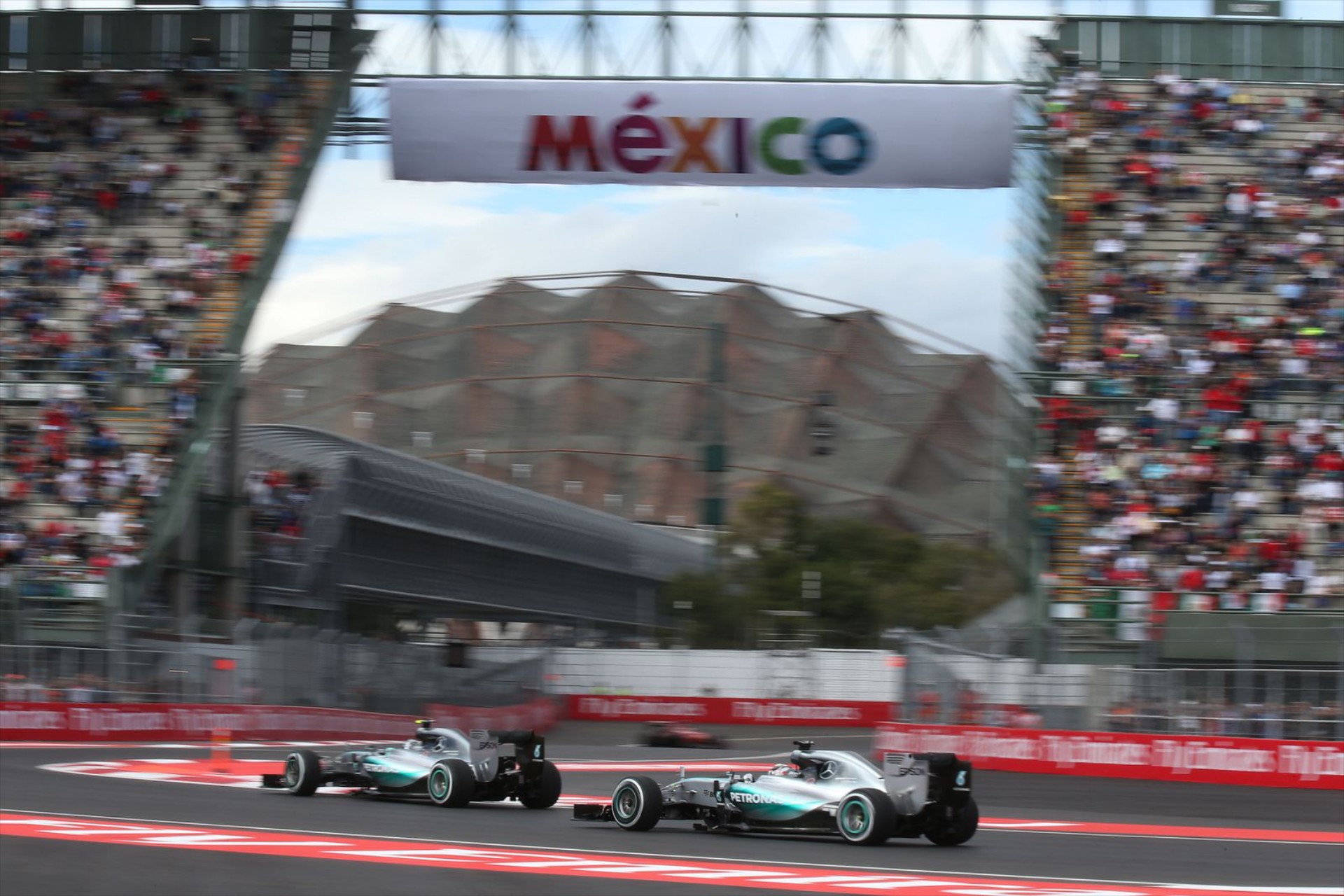 GP Μεξικού: Νικητής ο Rosberg και οι Μεξικανοί