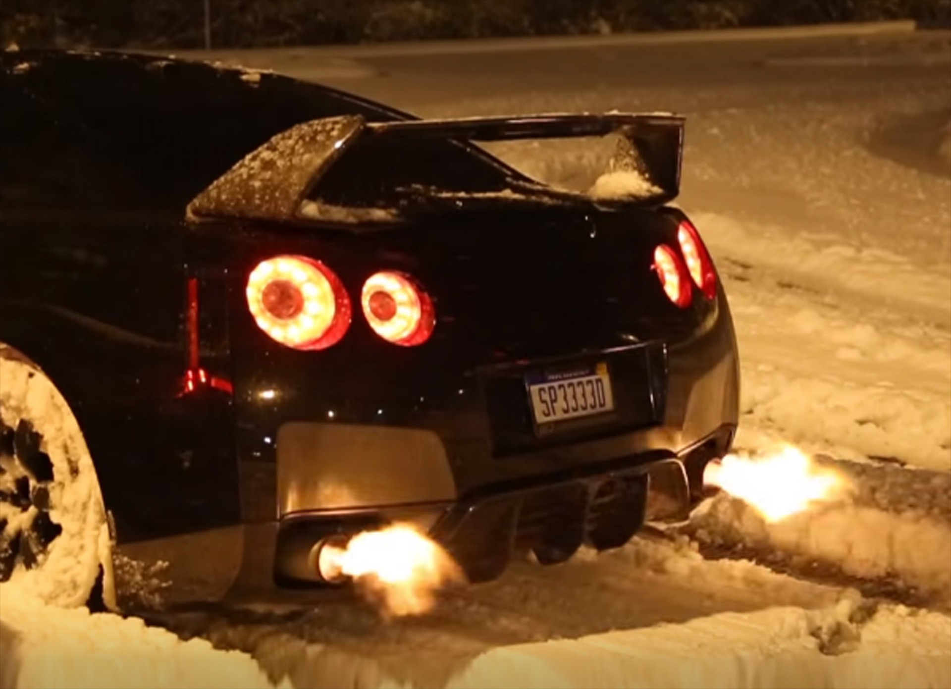 Ένα GT-R «παίζει» στο χιόνι (VIDEO)