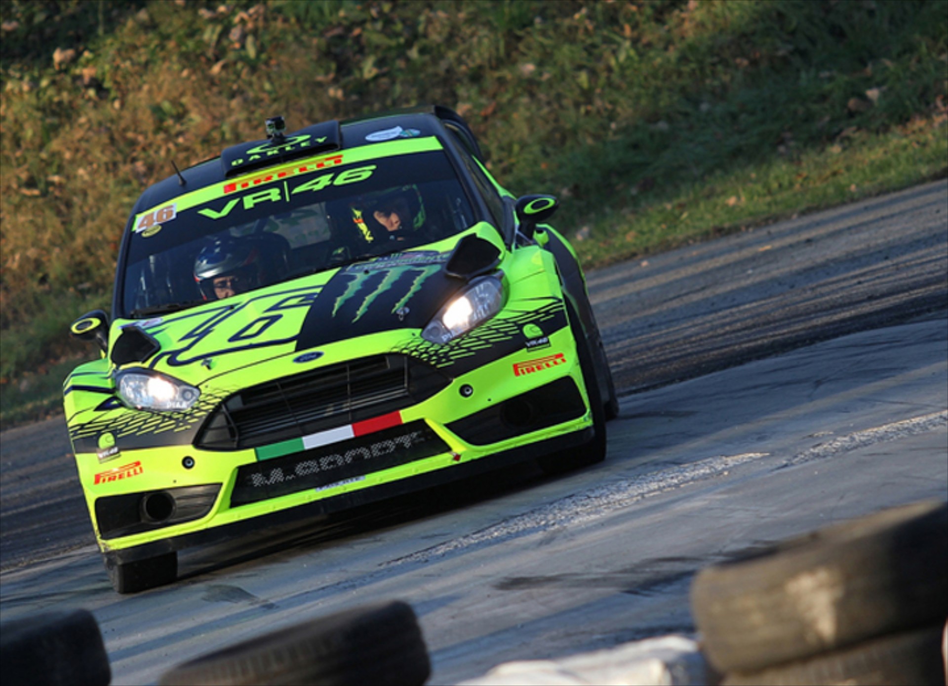 Ο Valentino Rossi οδηγεί Fiesta WRC (video)