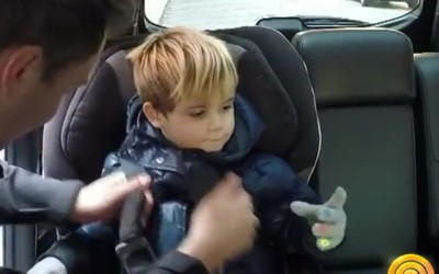 Επικίνδυνο το μπουφάν για τα παιδιά στο αυτοκίνητο (Video)