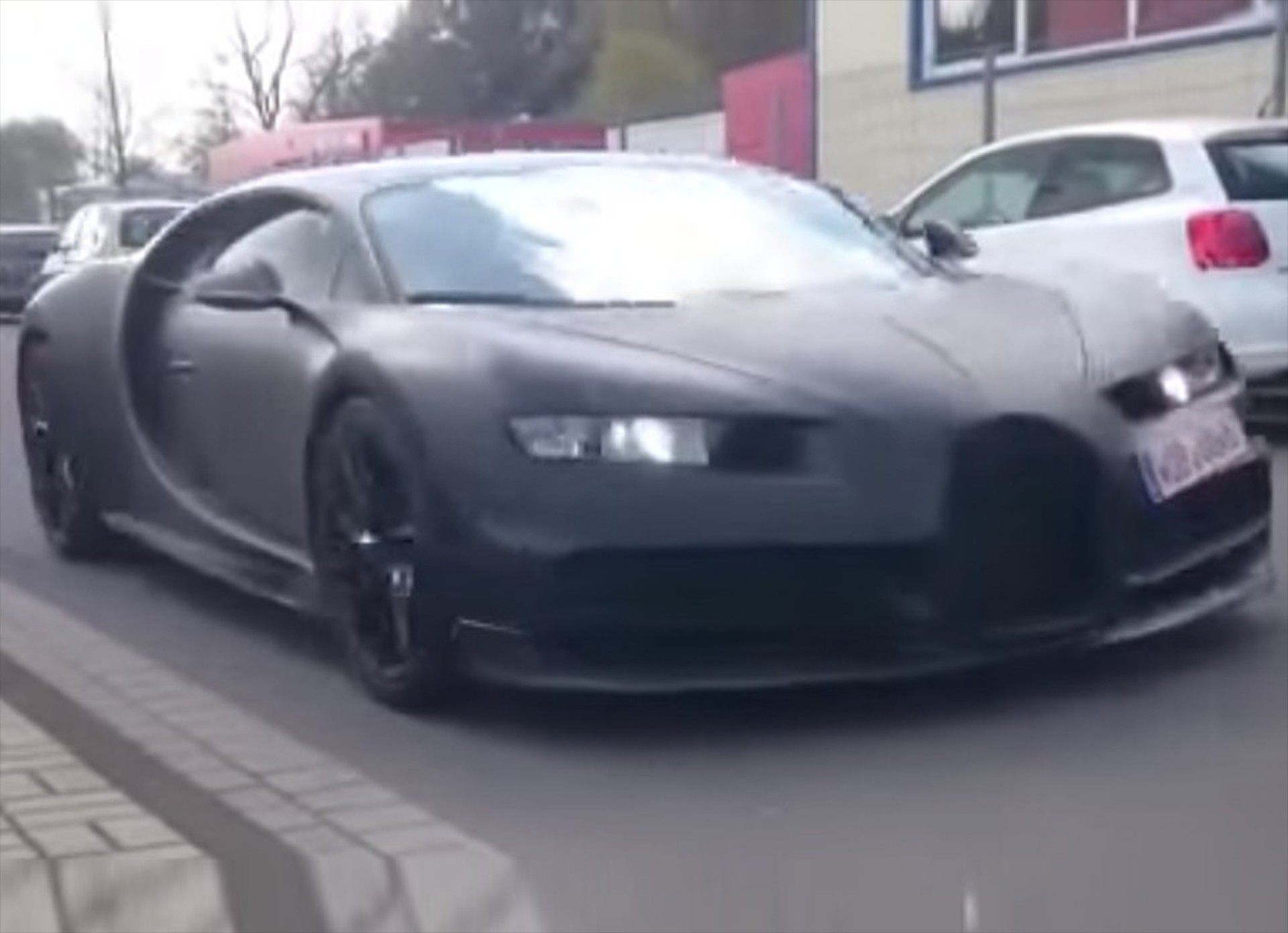 H Βugatti Chiron και… τ’ άλλα παιδιά! (Video)