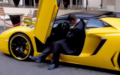 Παρκαδόρος δεν χωράει στην Aventador (Video)