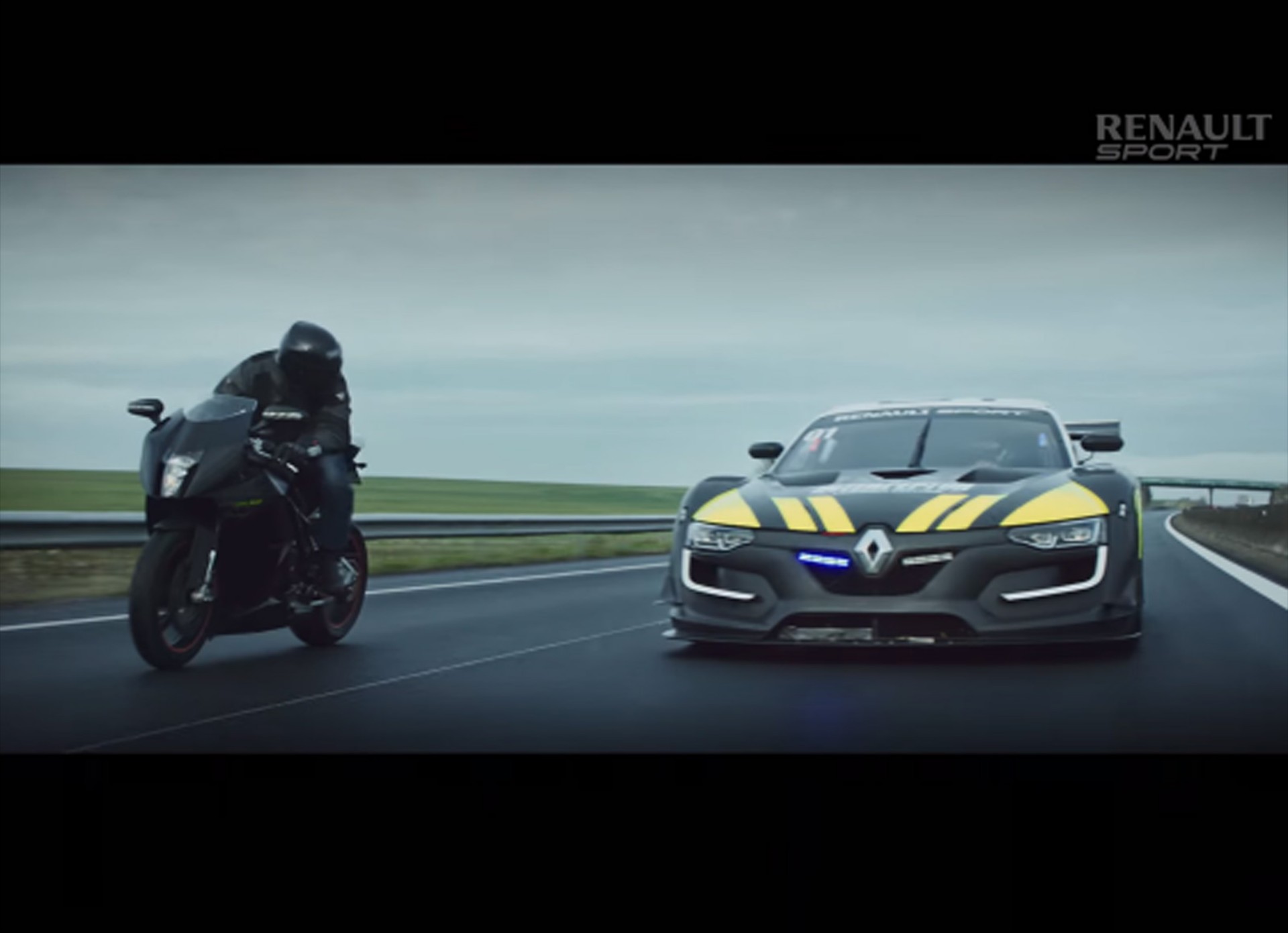 Ο Ragnotti κυνηγάει μοτοσικλέτα με Renault RS 01(Video)