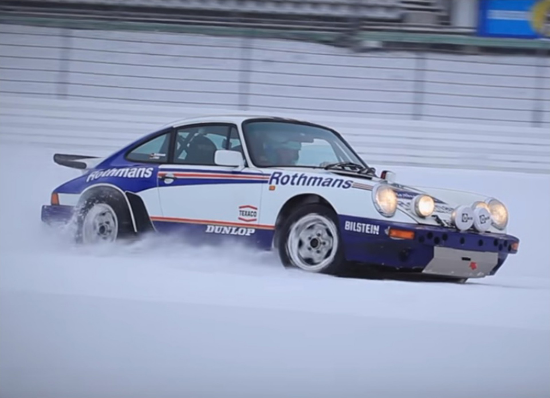 Η Porsche 911 στο χιονισμένο ‘Ring με το πλάι (video)