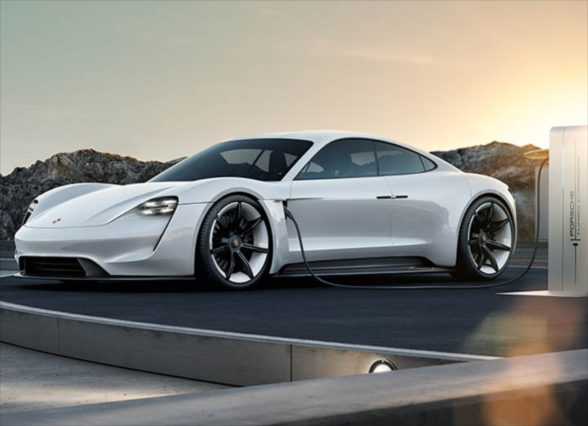 Porsche: Όχι στα αυτόνομα, ναι στα υβριδικά