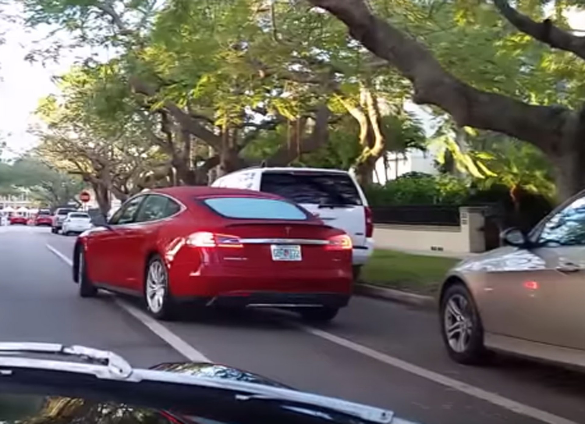 Έτσι τρακάρεις στο… παρκάρισμα (Video)