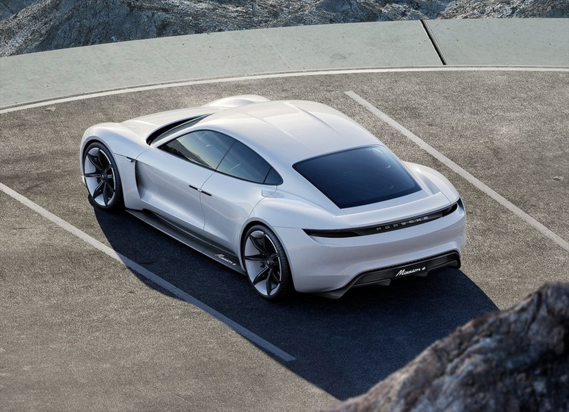 Και έτσι εγένετο… Porsche Mission E (video)