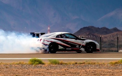 (VIDEO) Nissan GT-R: Ρεκόρ drift με 300 km/h