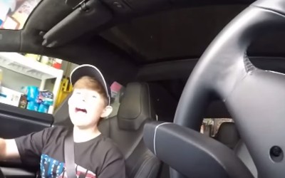 Τρομάζοντας το γιο σου με το Tesla Model S (video)