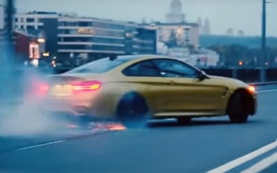 BMW M4 ντριφτάρει στο κέντρο της Μόσχας (video)