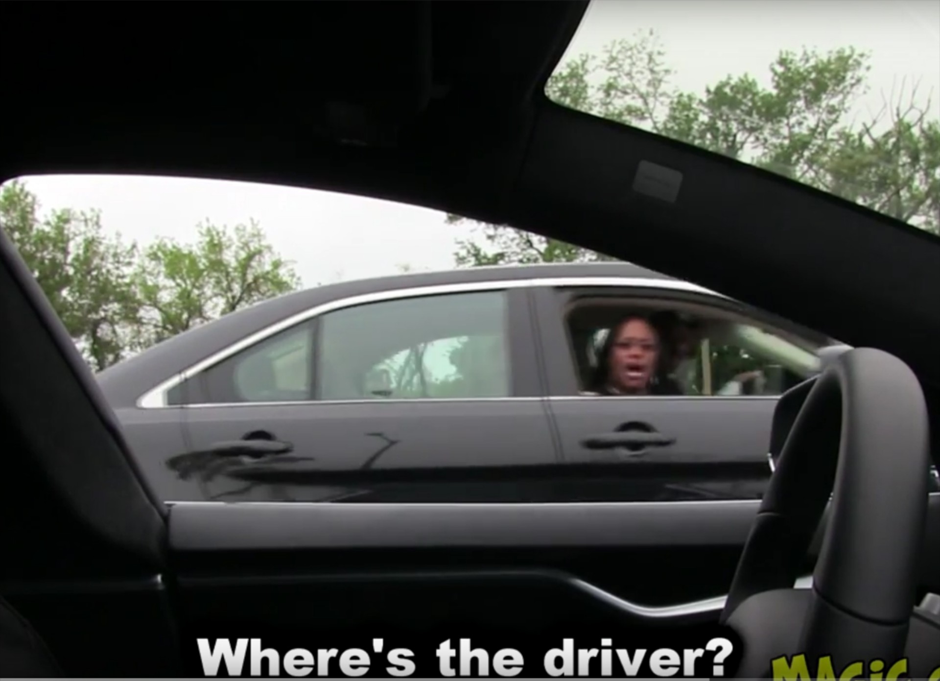 Η καλύτερη φάρσα με Tesla μέχρι τώρα (video)