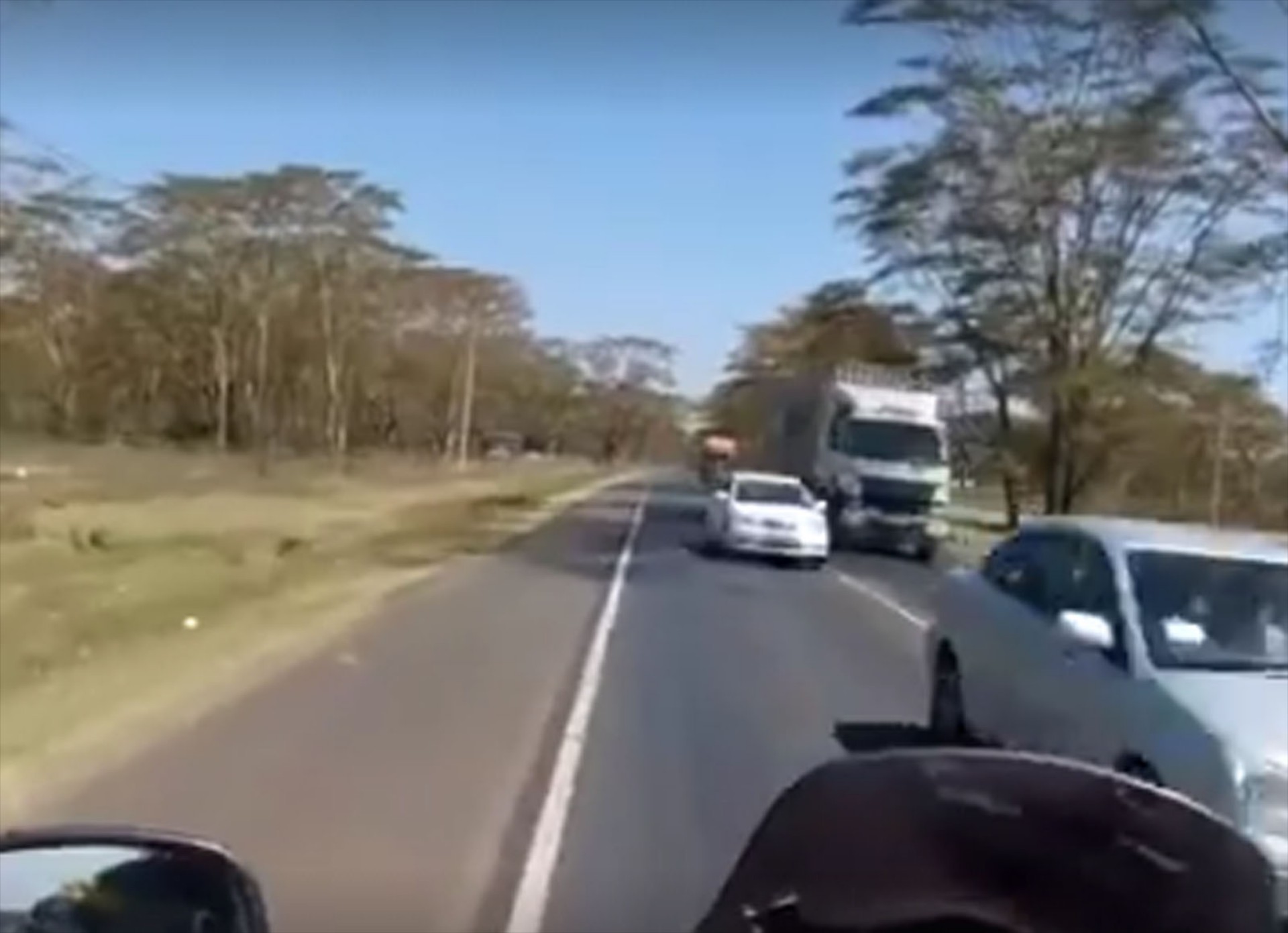 Έτσι οδηγούν στην Κένυα… (video)