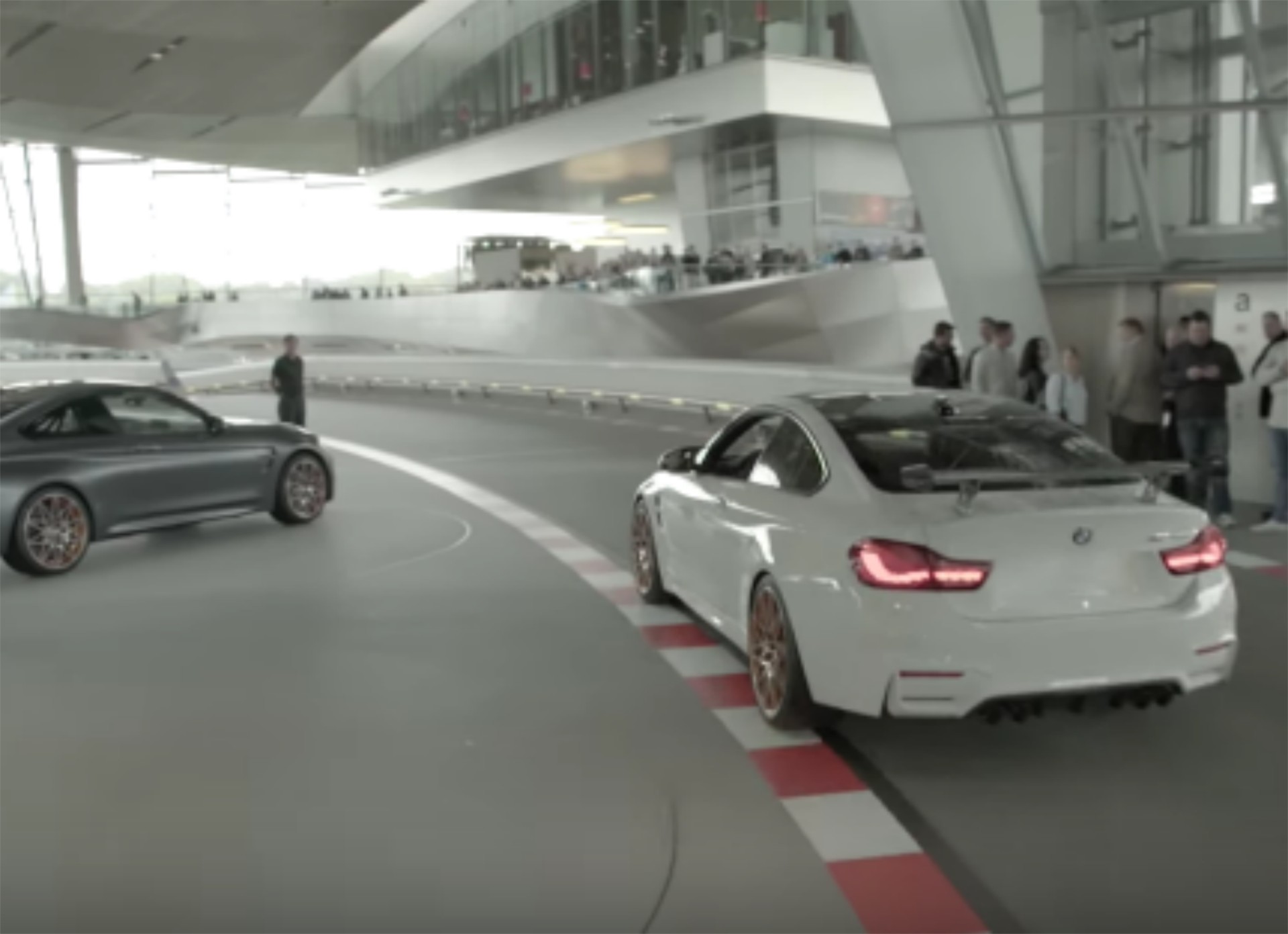 BMW: 34.000 PS παραδόθηκαν σε μια μέρα! (video)