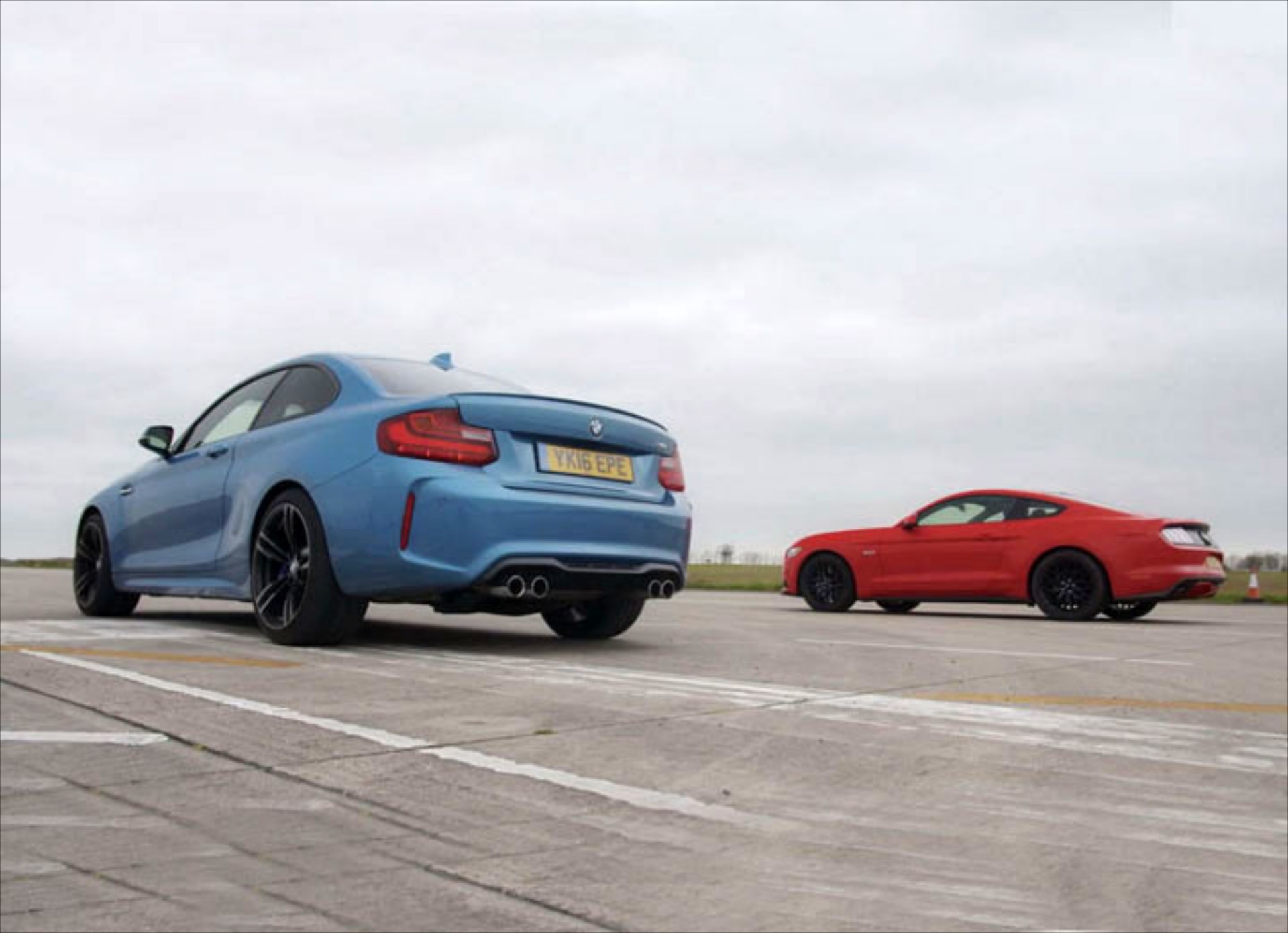 Κόντρα Ford Mustang 5.0 vs BMW M2 (video)