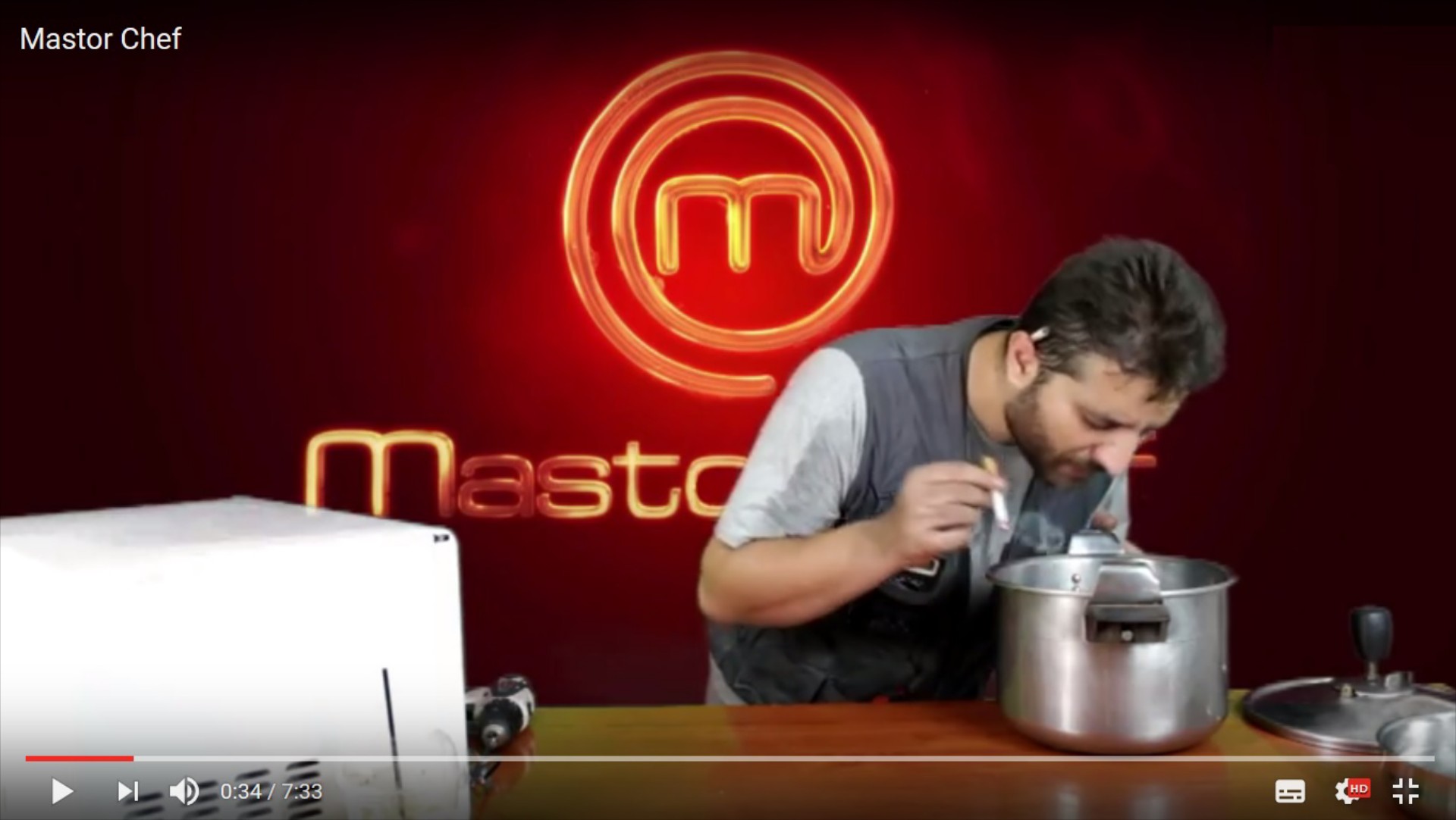 VIDEO: Mastor Chef με πολύ γέλιο!