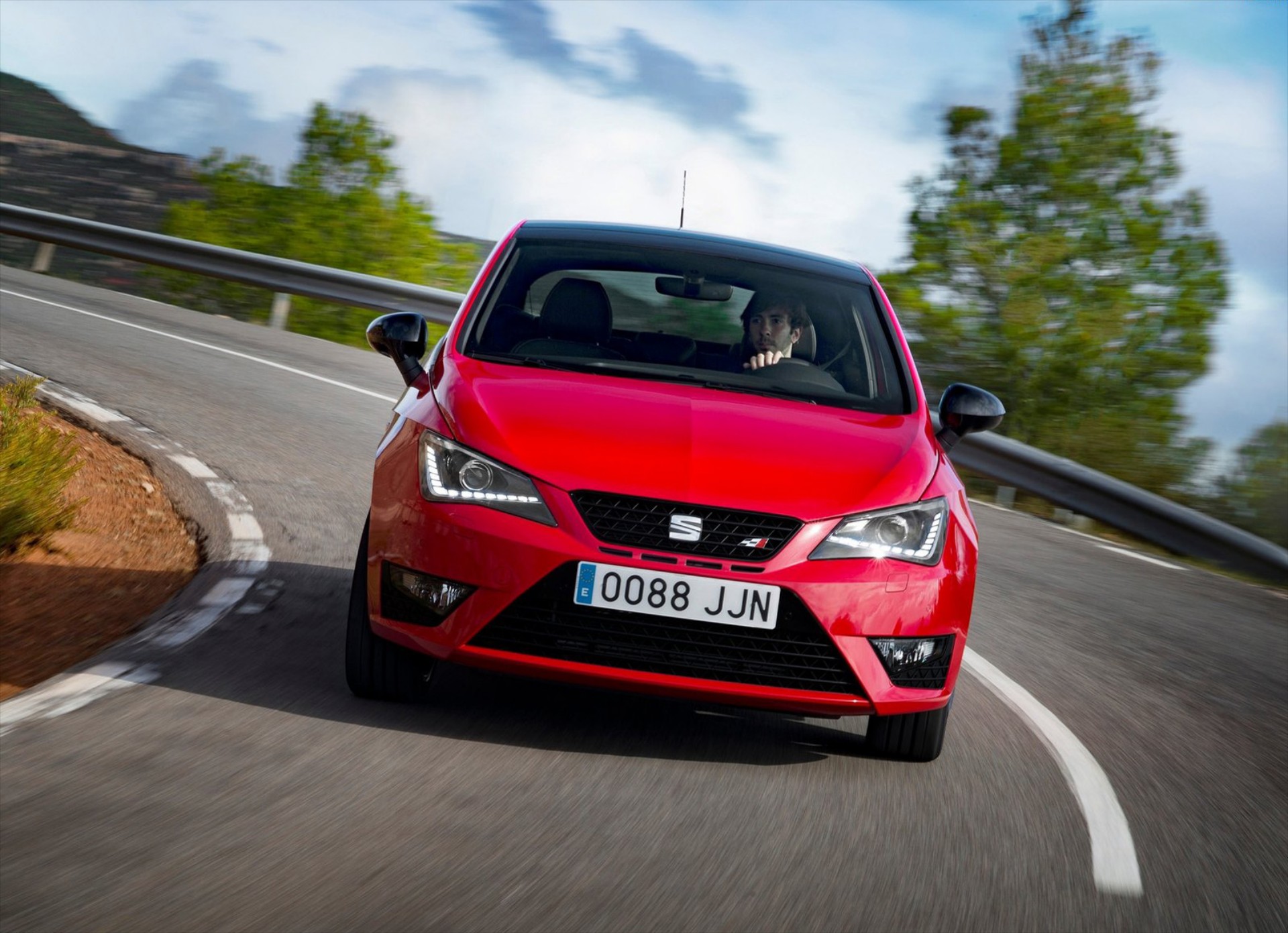 Seat FR και Cupra σε νέες χαμηλές τιμές