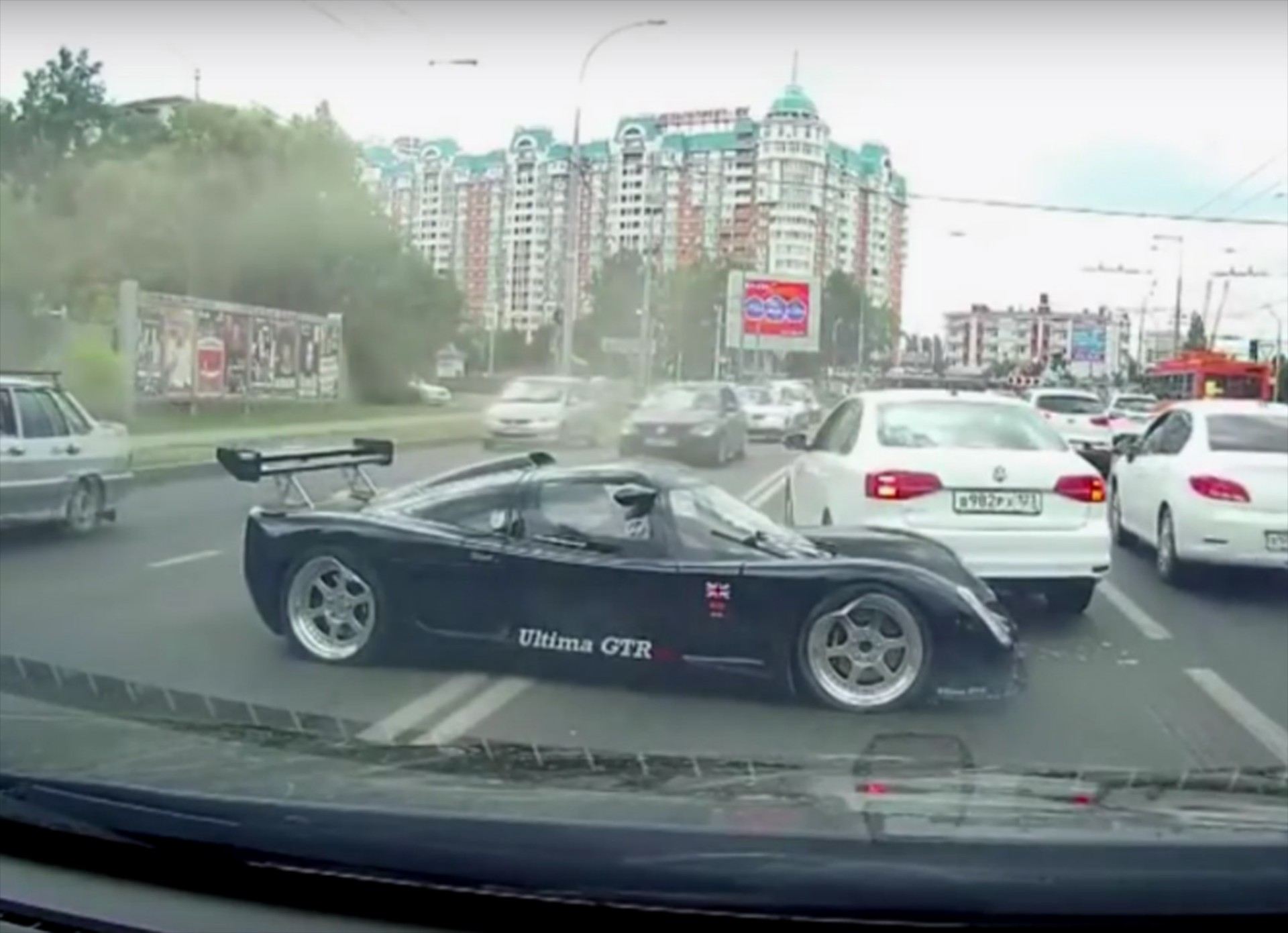 Ένας τρόπος για να τρακάρεις το Ultima GTR  σου (video)