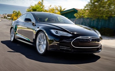 Η λέξη «Autopilot» μπερδεύει τους Κινέζους