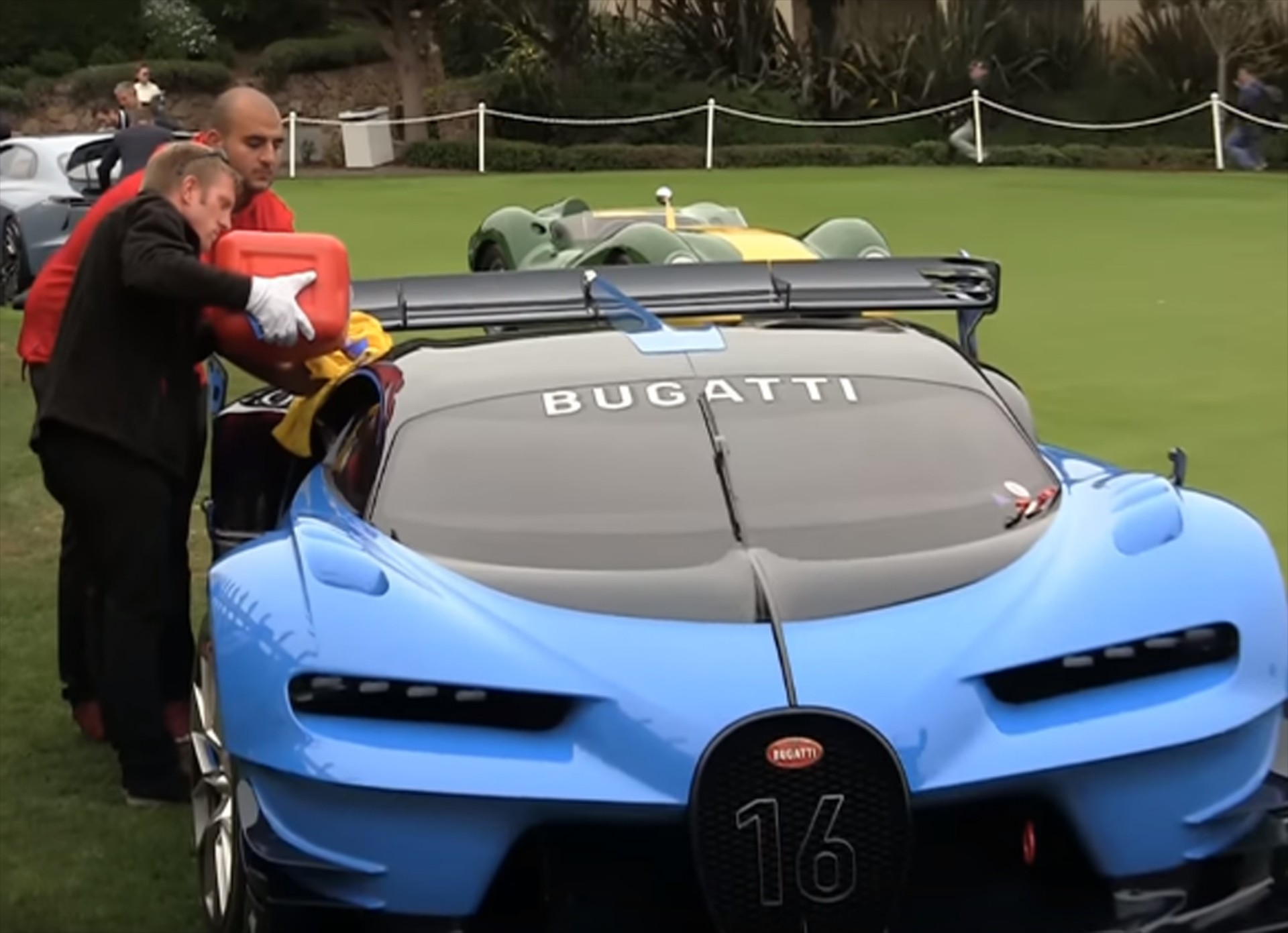 Όταν η Bugatti Chiron έμεινε από… βενζίνη (video)
