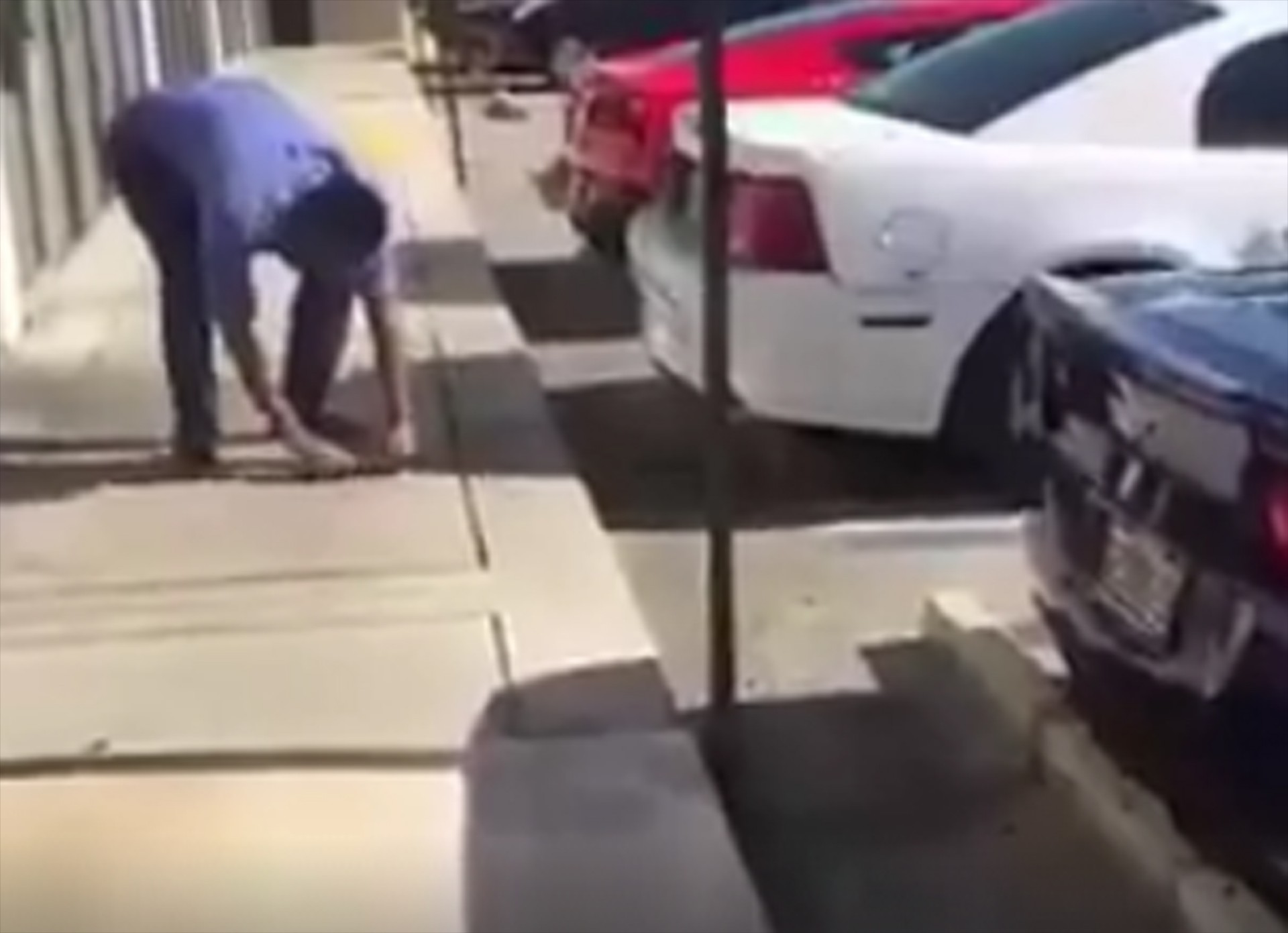 Corvette τρόμαξε έναν περαστικό (video)