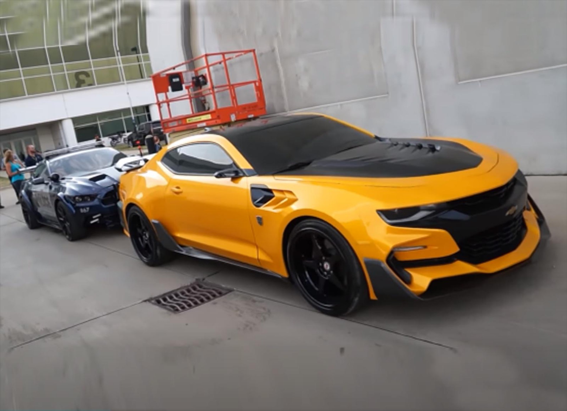 Έτοιμα τα αυτοκίνητα για το Transformers 5 (video)