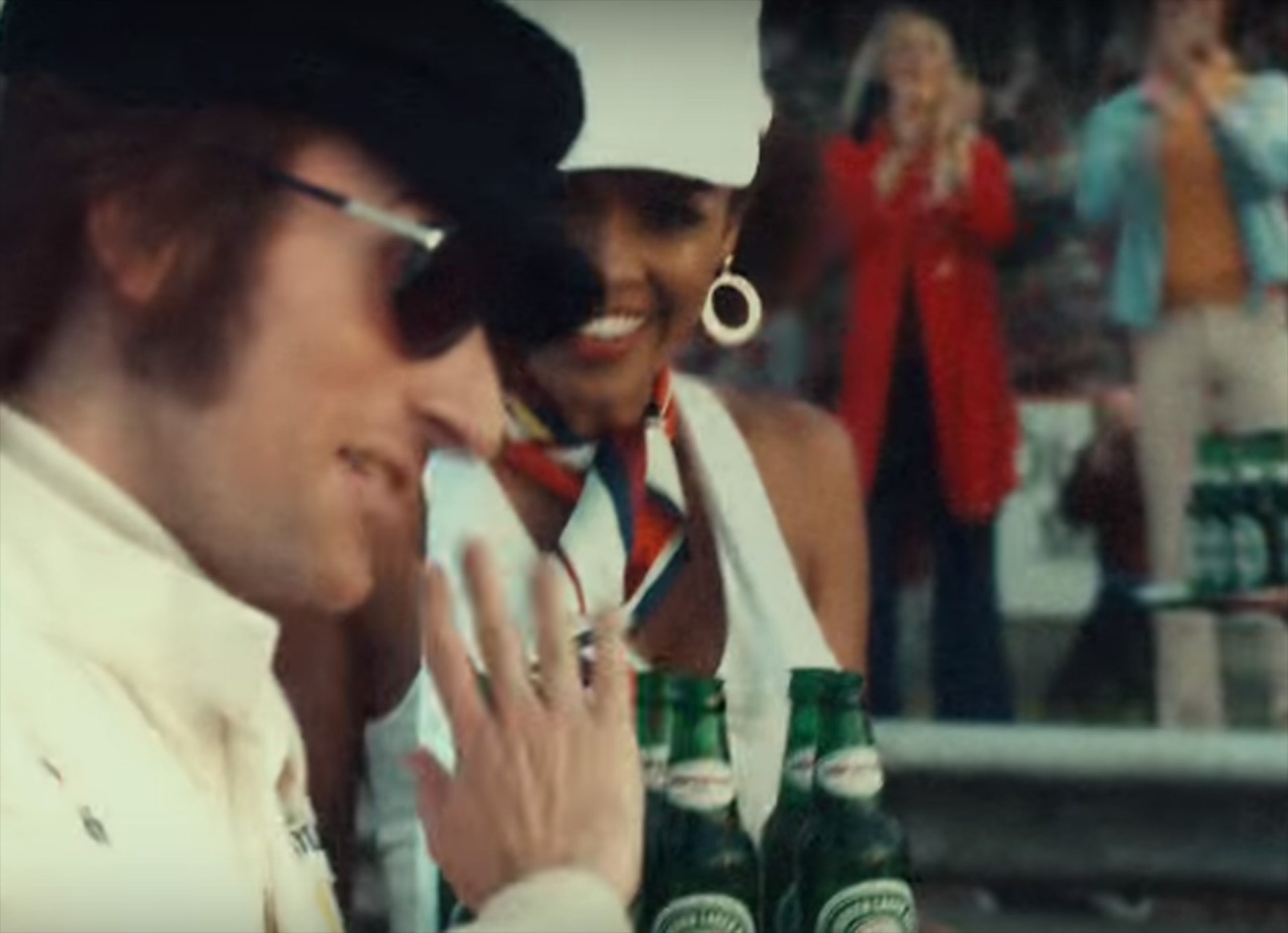 O Sir Jackie Stewart αρνείται να πιει Heineken (video)